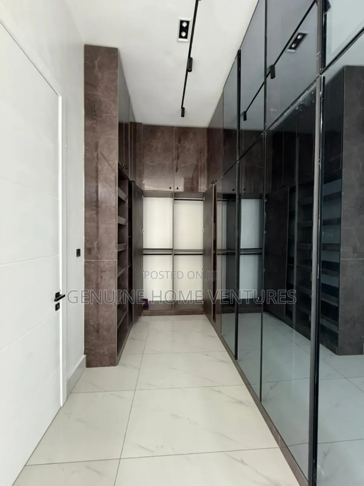 5bdrm Duplex in Lekki County Homes, Ikota for sale in Ikota