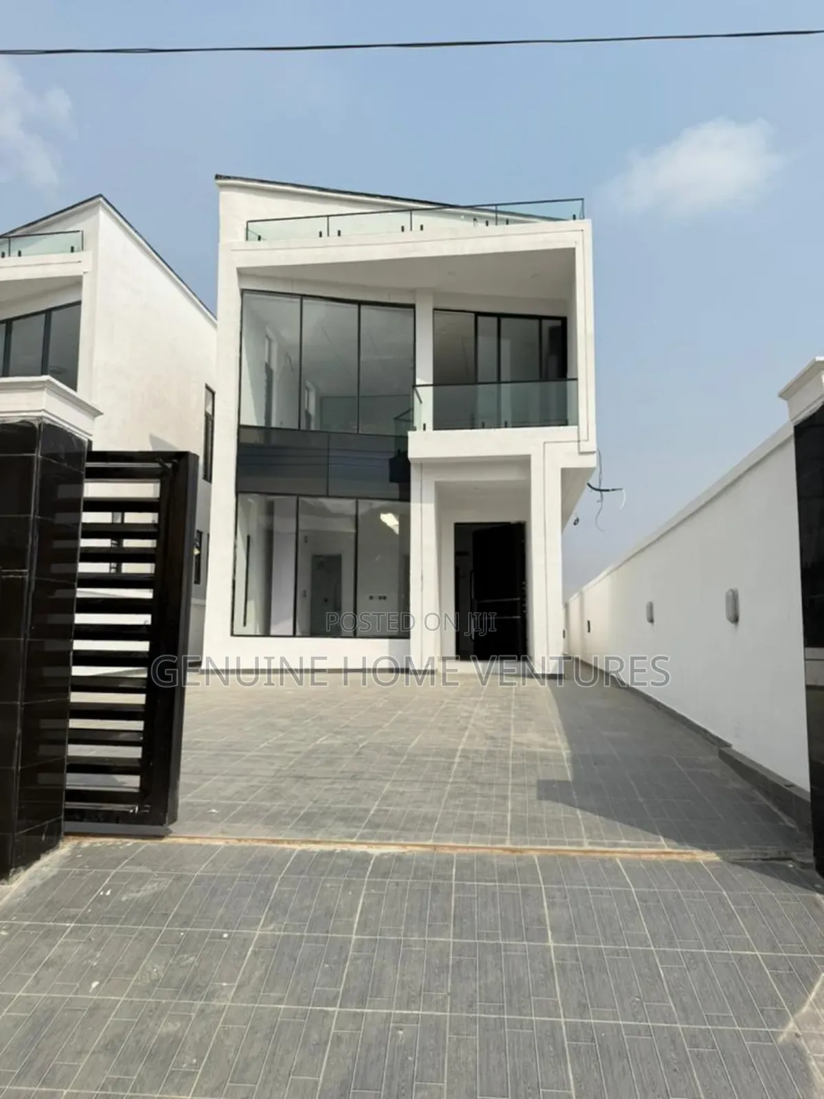 5bdrm Duplex in Chevron for sale in Chevron