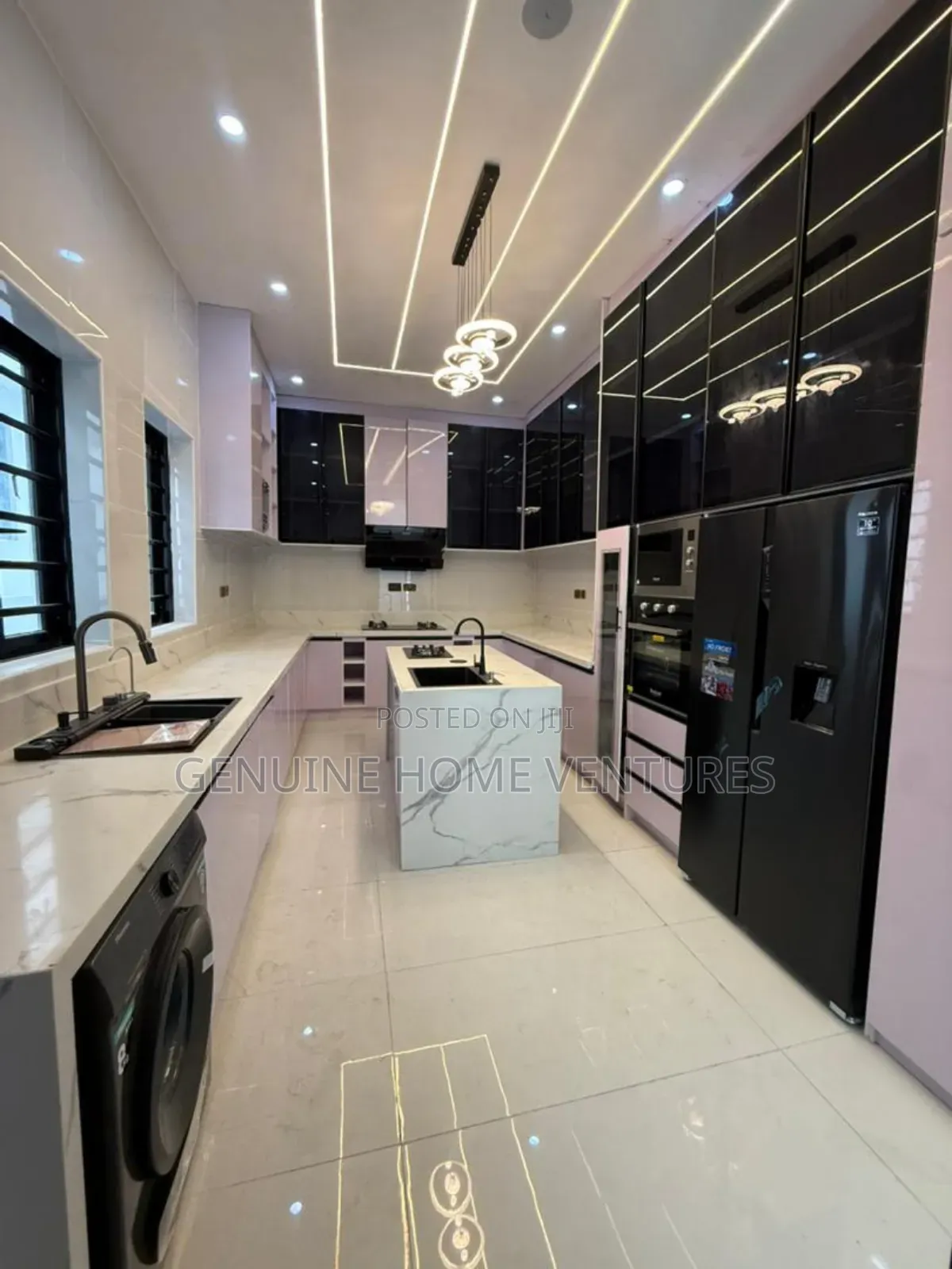 5bdrm Duplex in Chevron for sale in Chevron