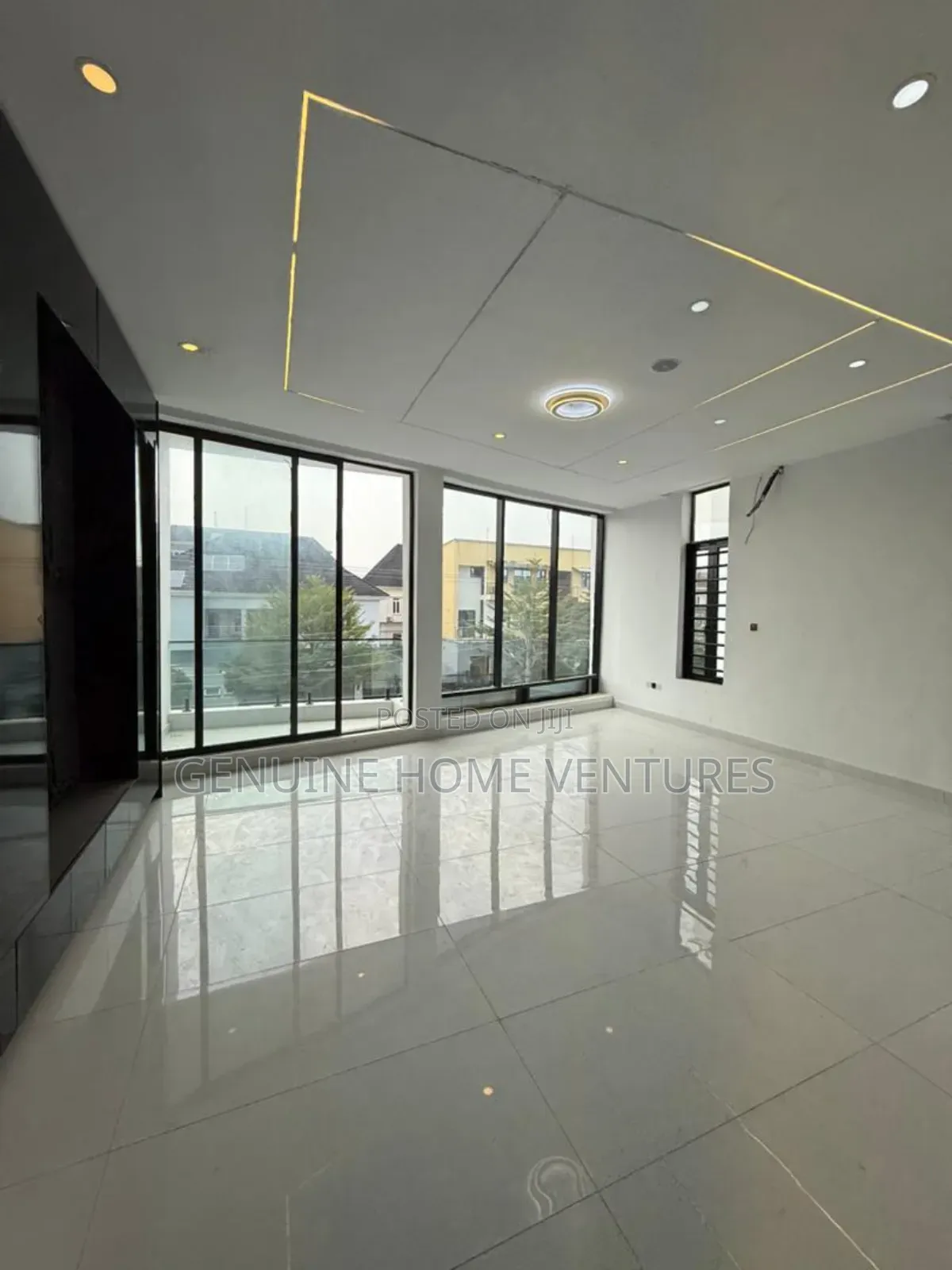 5bdrm Duplex in Chevron for sale in Chevron