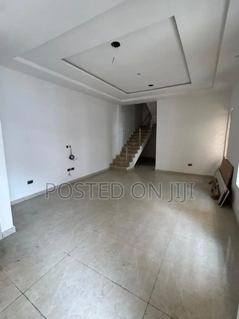 4bdrm Duplex in First Class Estate, Lekki Phase 2 for sale in Lekki Phase 2