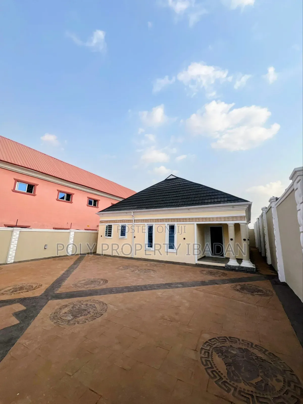 3bdrm Bungalow in Elebu, Oluyole Estate for sale in Oluyole Estate