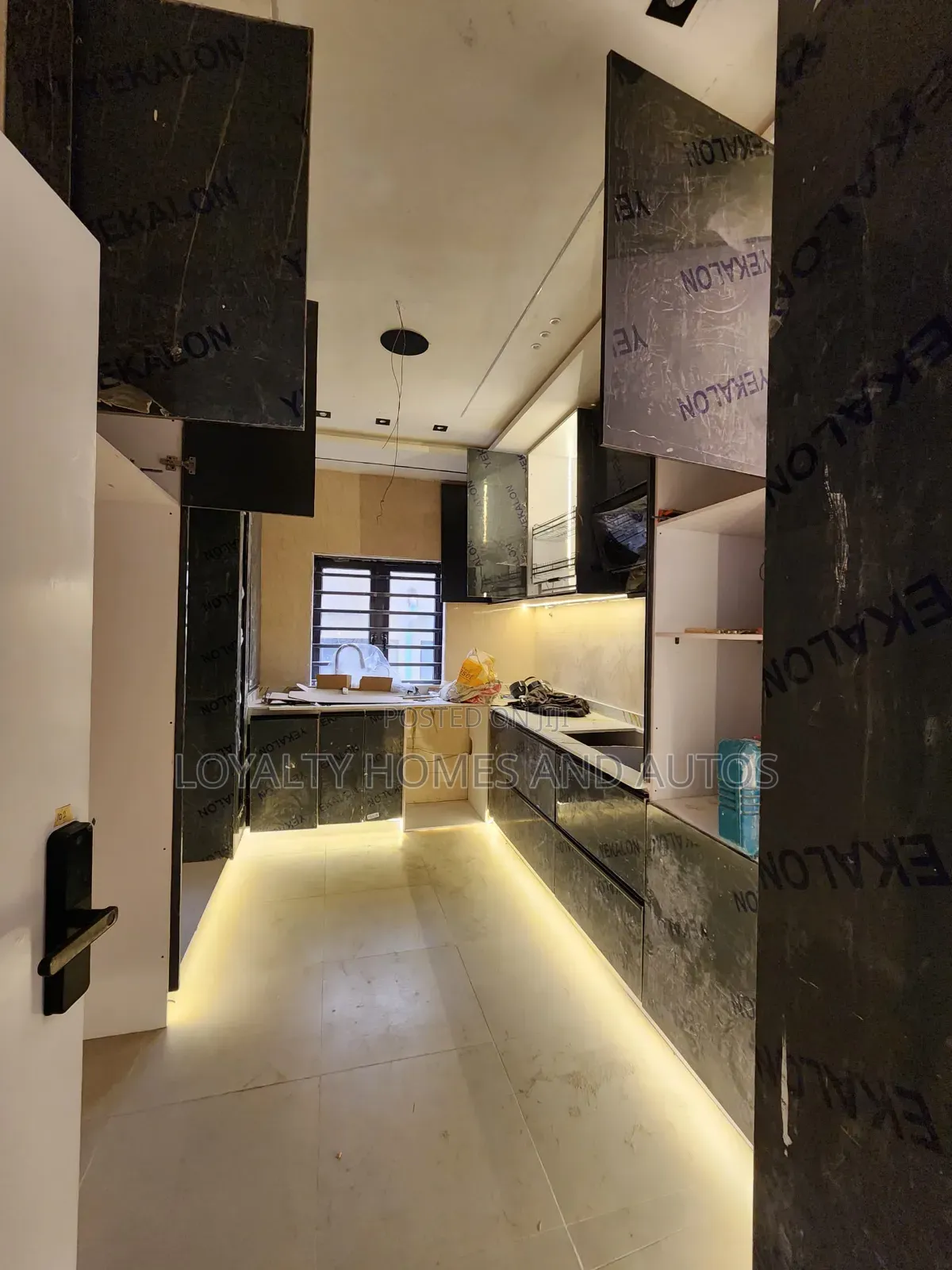 4bdrm Duplex in Surulere for sale in Surulere