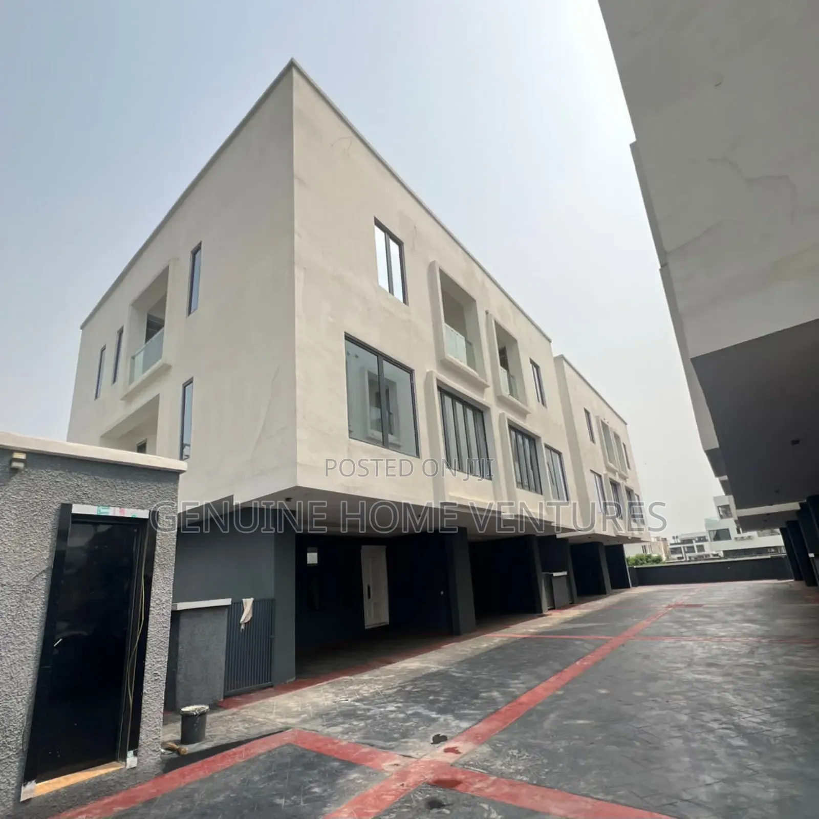 5bdrm Duplex in Orchid, Chevron for sale in Chevron