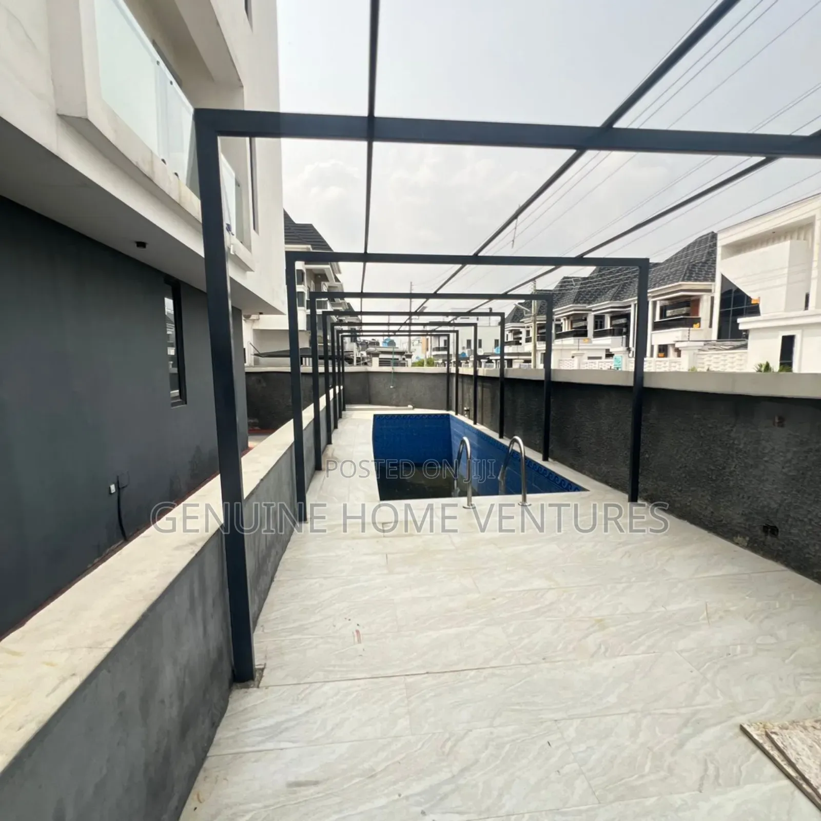 5bdrm Duplex in Orchid, Chevron for sale in Chevron