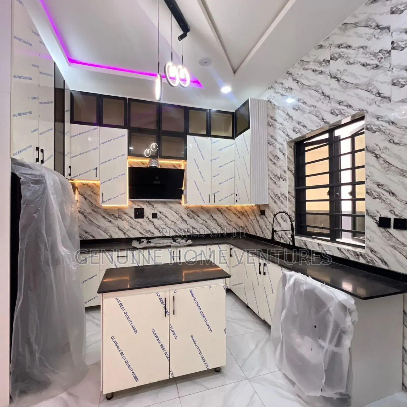 4bdrm Duplex in Orchid, Chevron for sale in Chevron