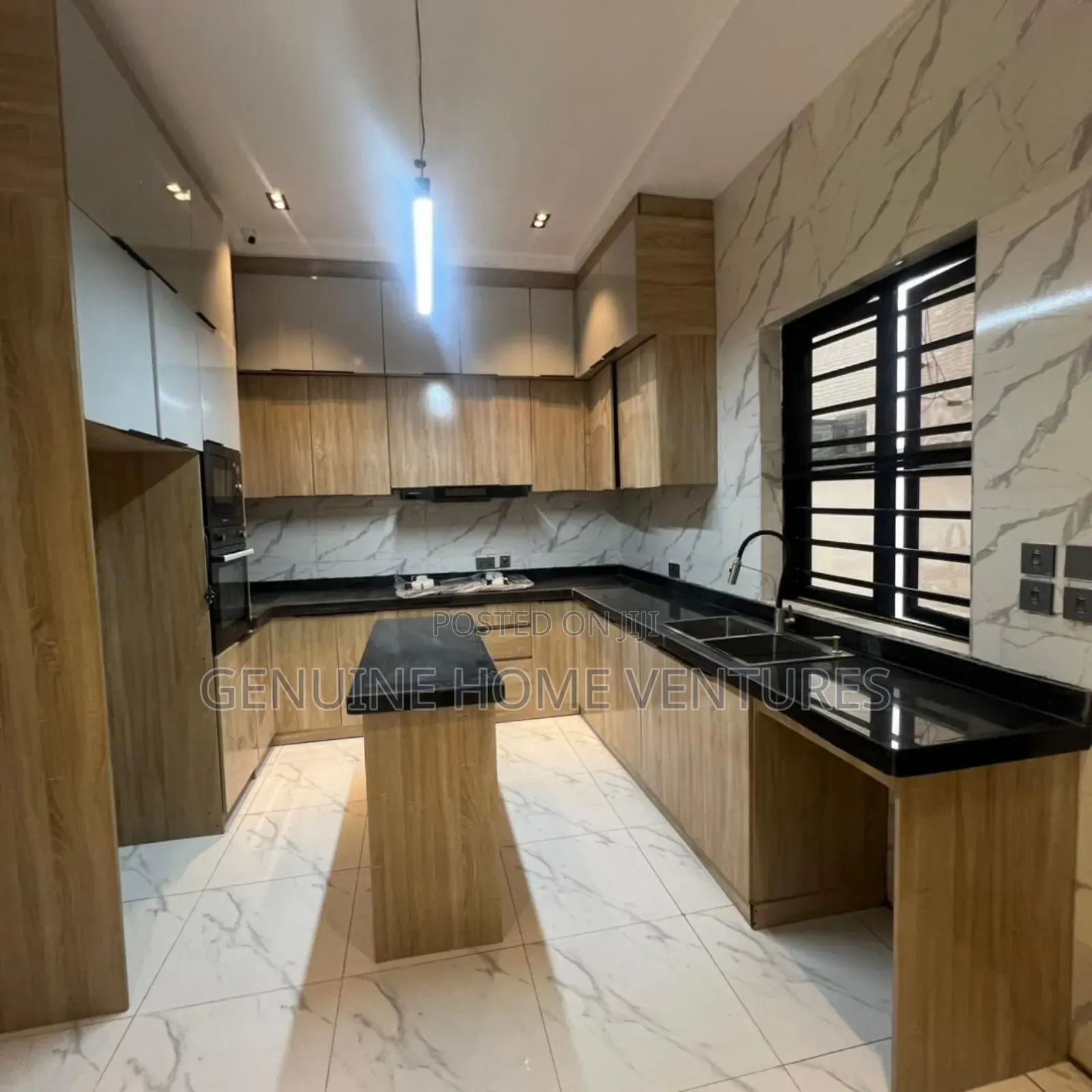 4bdrm Duplex in Orchid, Chevron for sale in Chevron