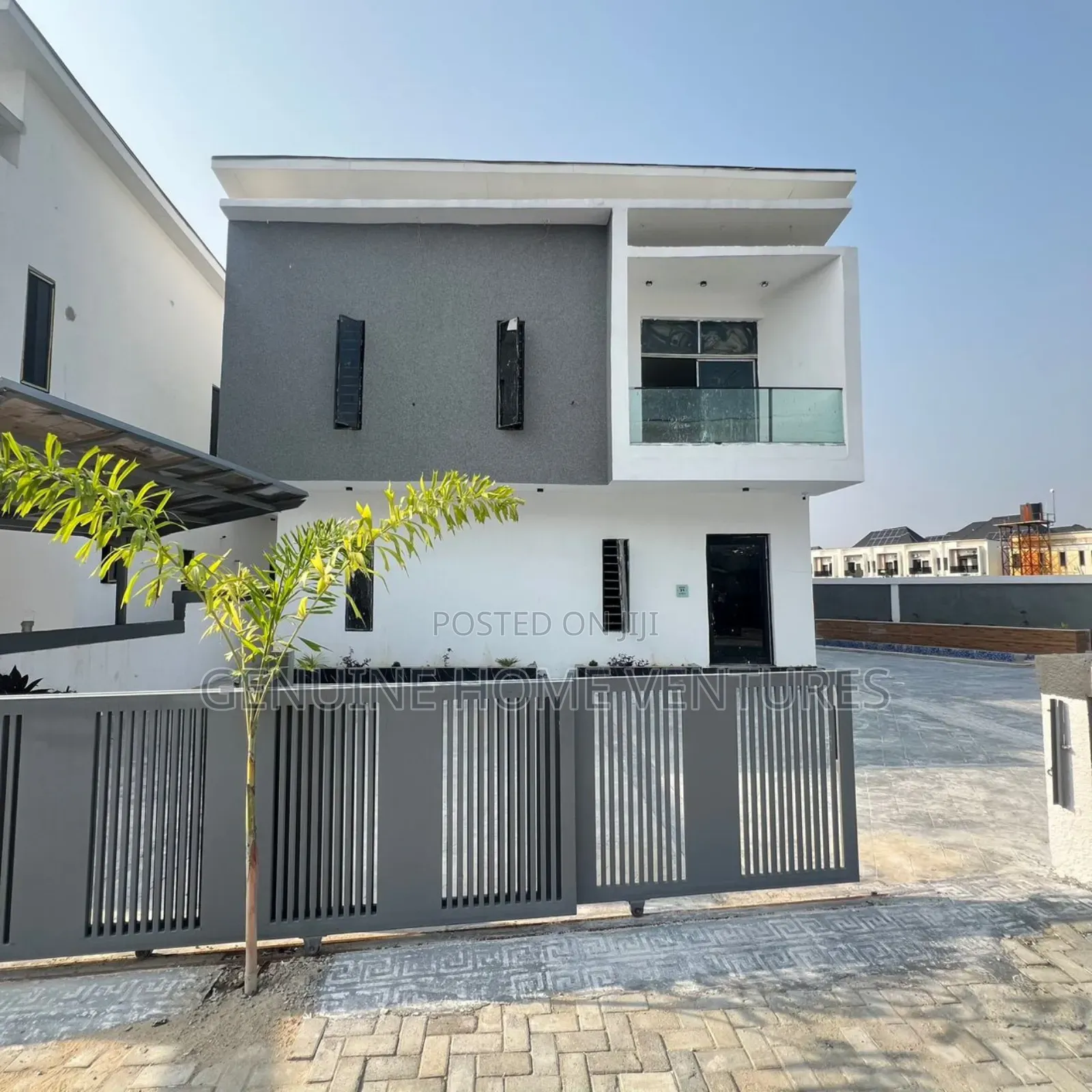 5bdrm Duplex in Orchid, Chevron for sale in Chevron