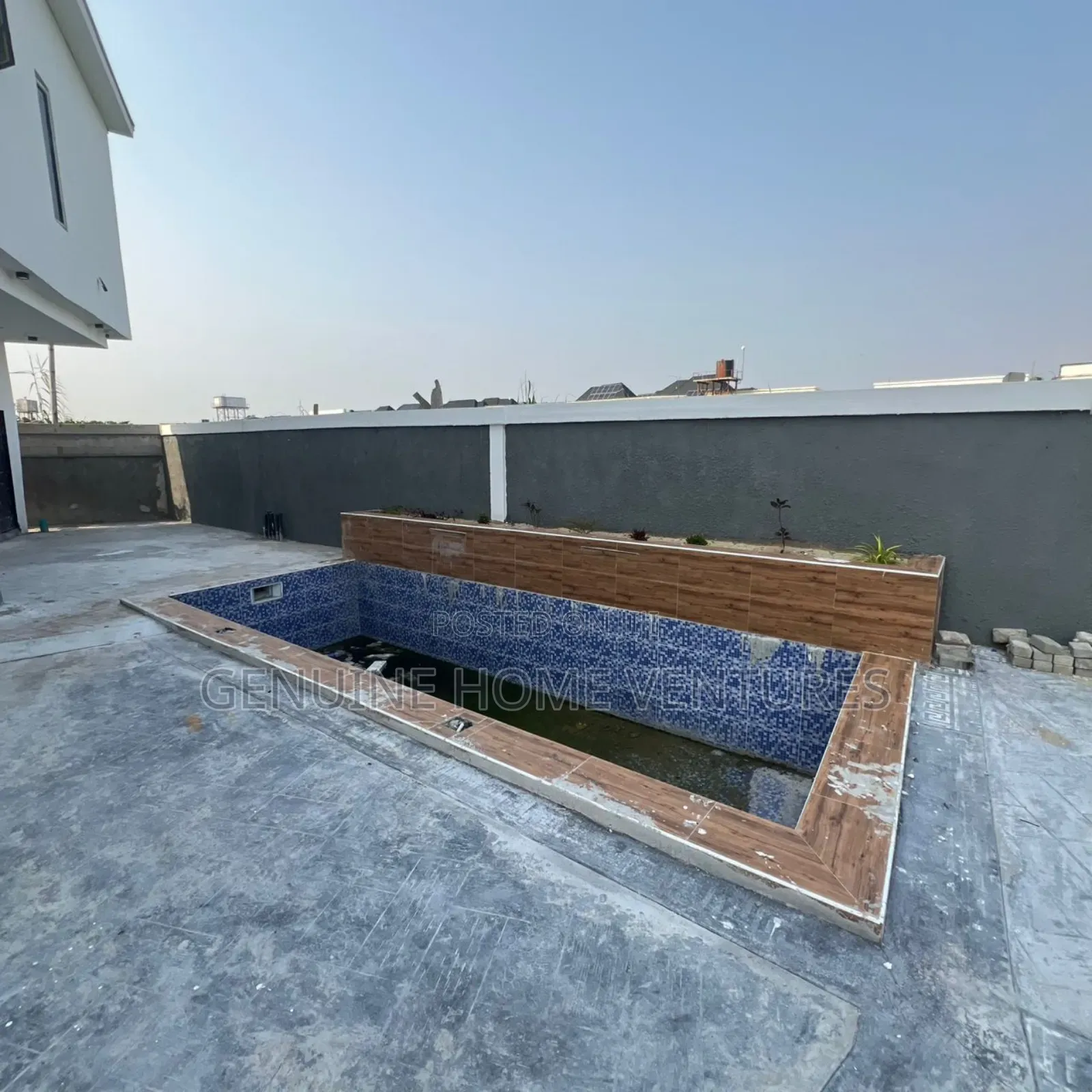 5bdrm Duplex in Orchid, Chevron for sale in Chevron