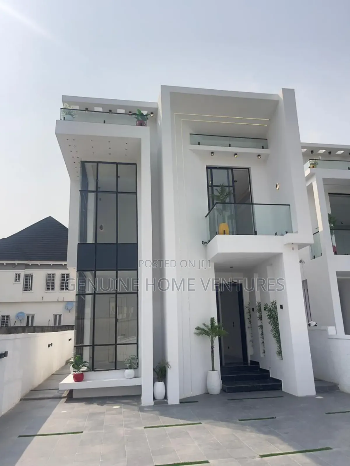 5bdrm Duplex in Chevron for sale in Chevron
