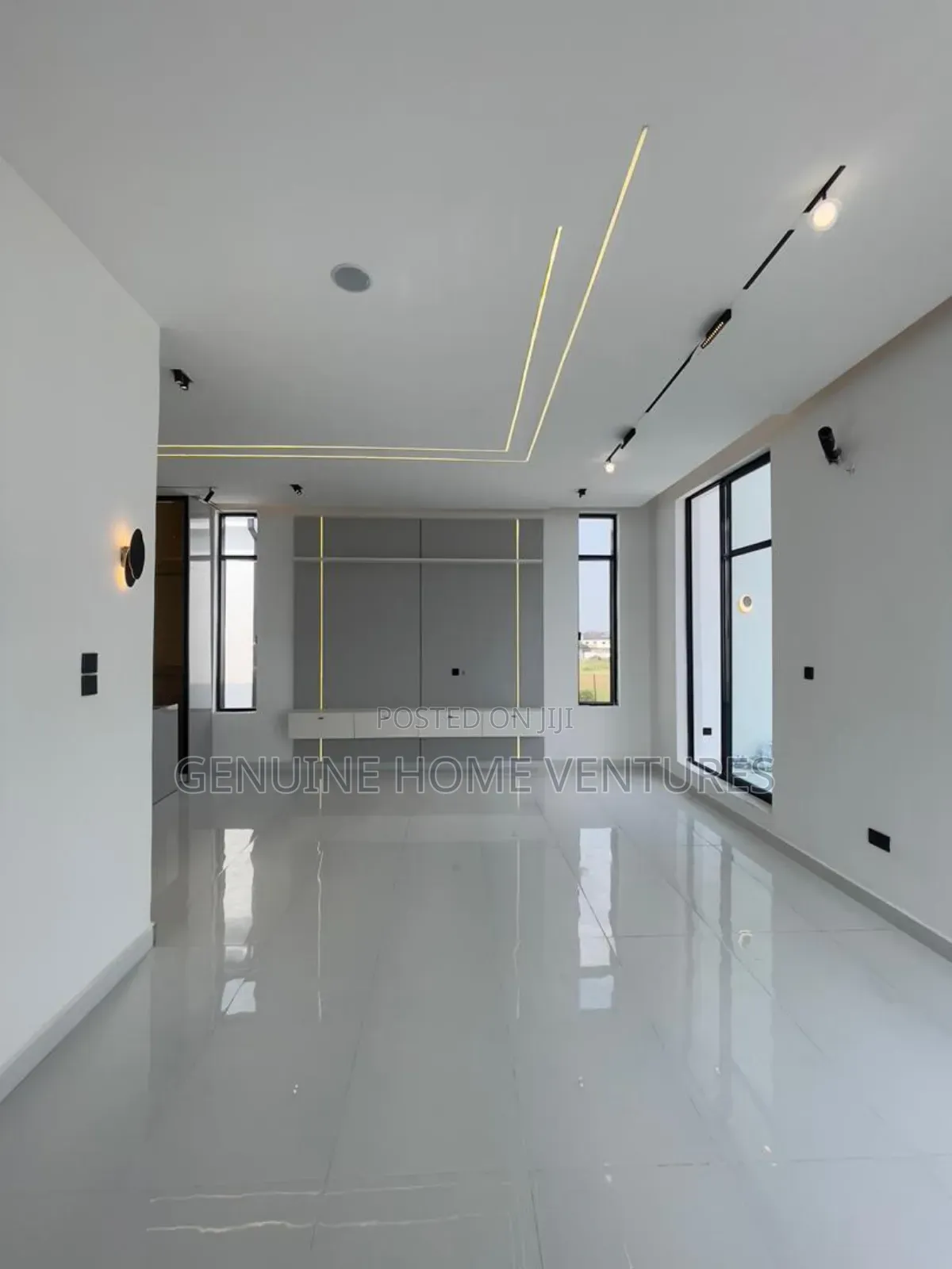 5bdrm Duplex in Chevron for sale in Chevron