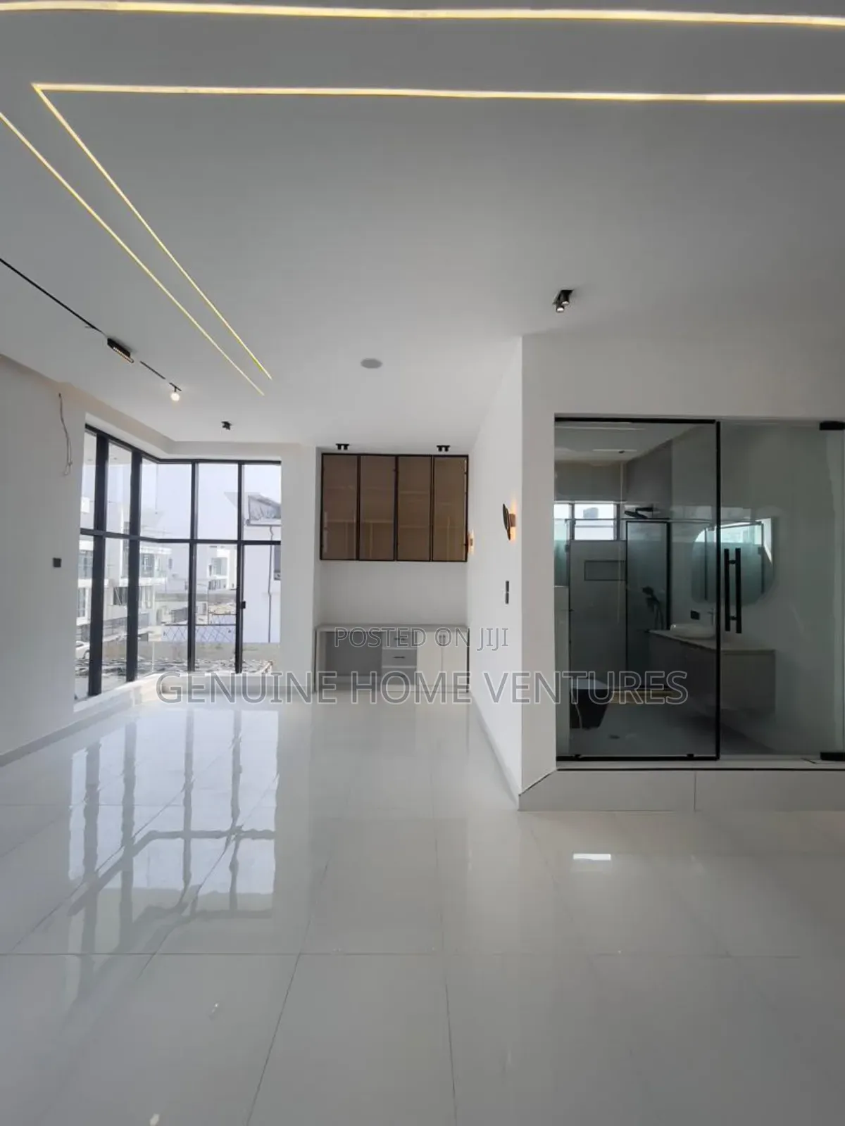 5bdrm Duplex in Chevron for sale in Chevron