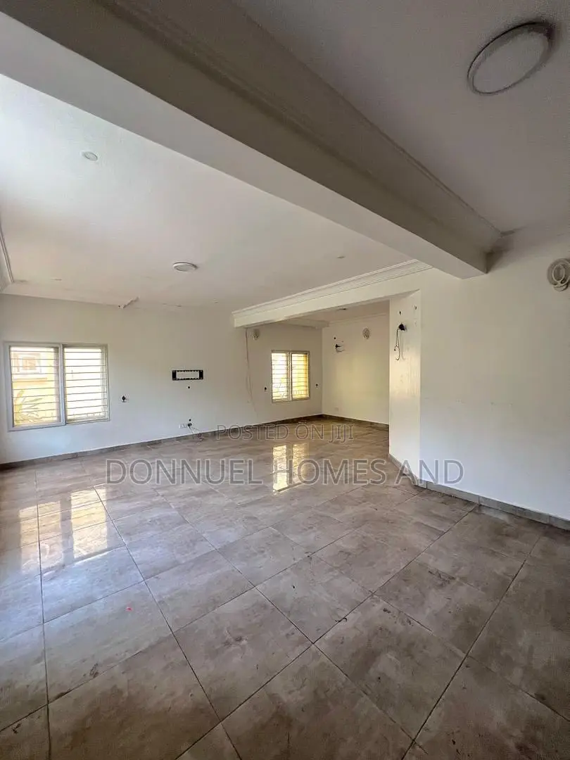 6bdrm Duplex in Osapa london for sale in Osapa london