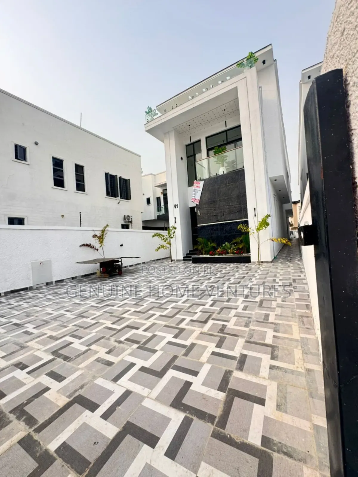 5bdrm Duplex in Orchid, Chevron for sale in Chevron