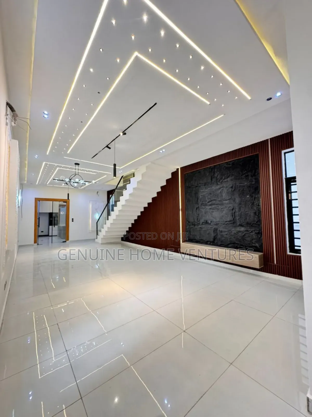 5bdrm Duplex in Orchid, Chevron for sale in Chevron