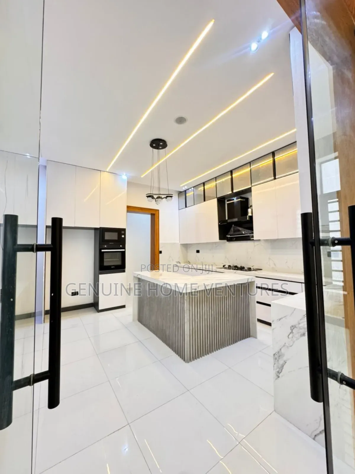 5bdrm Duplex in Orchid, Chevron for sale in Chevron