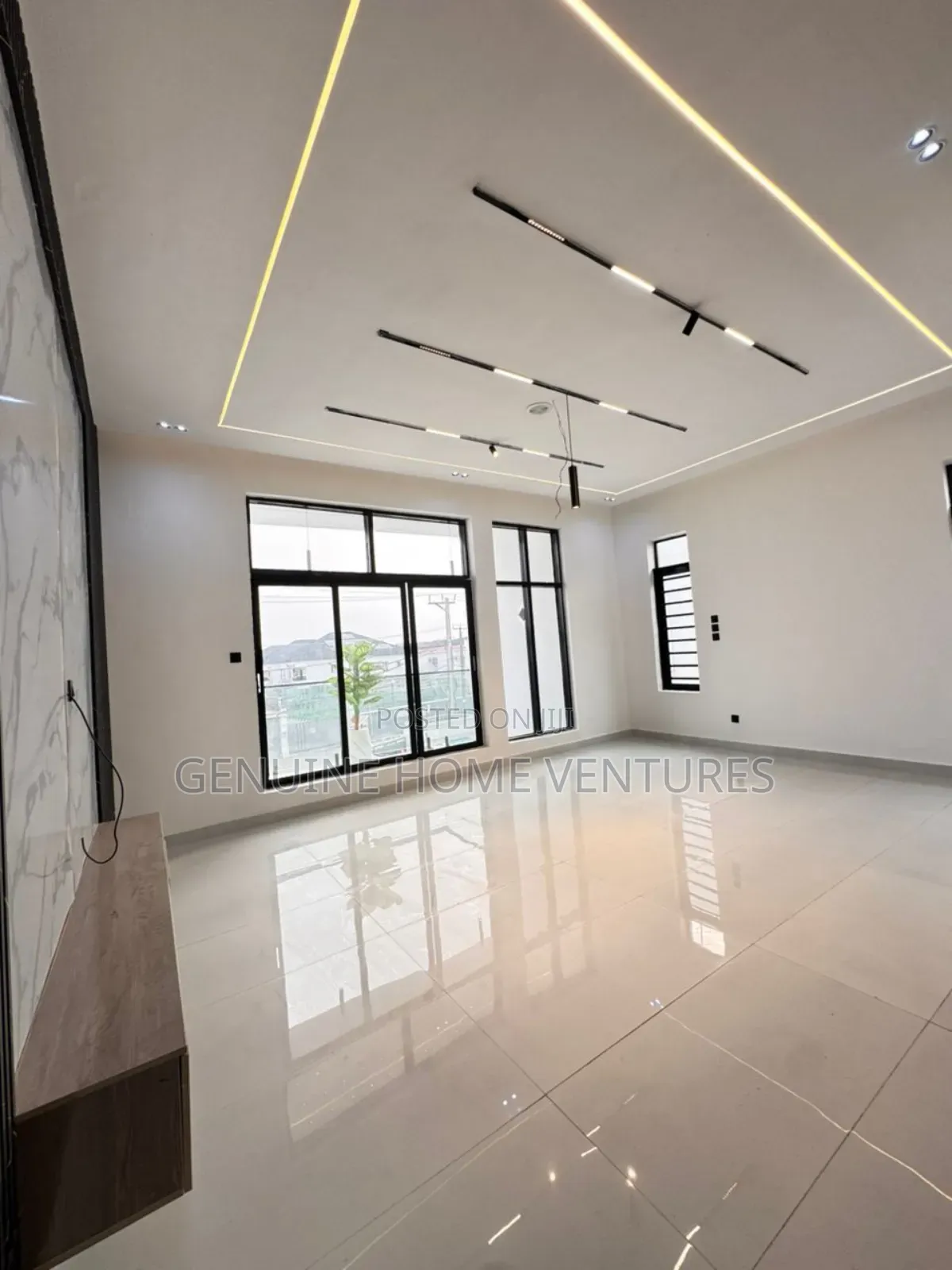 5bdrm Duplex in Orchid, Chevron for sale in Chevron