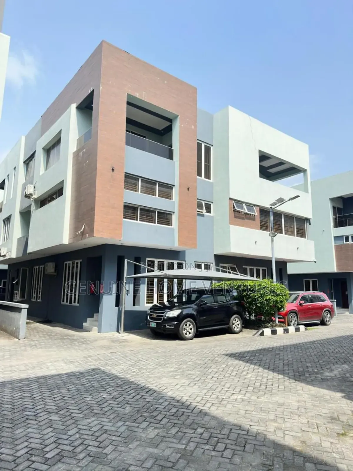 5bdrm Duplex in Osapa for sale in Osapa london