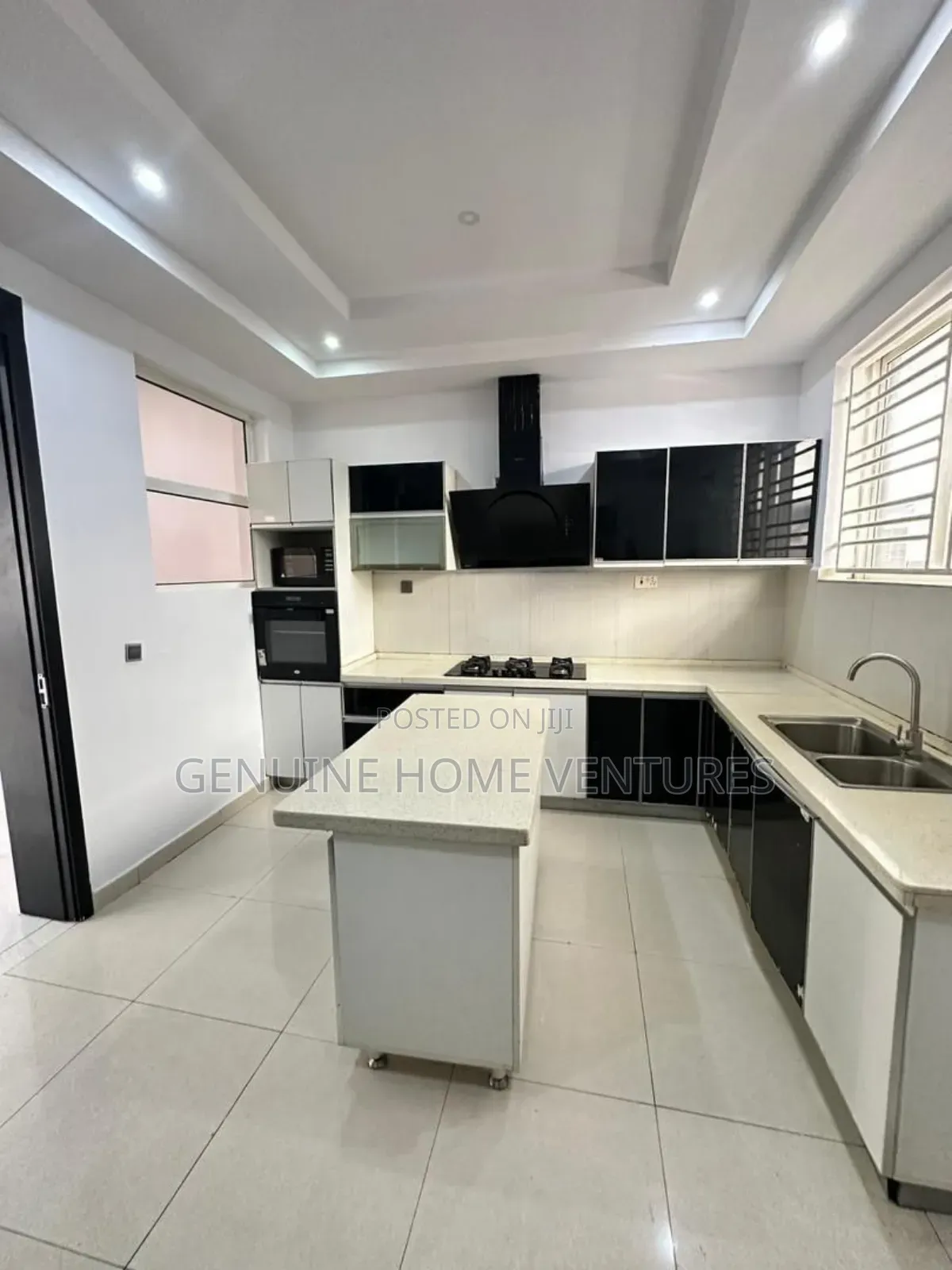5bdrm Duplex in Osapa for sale in Osapa london