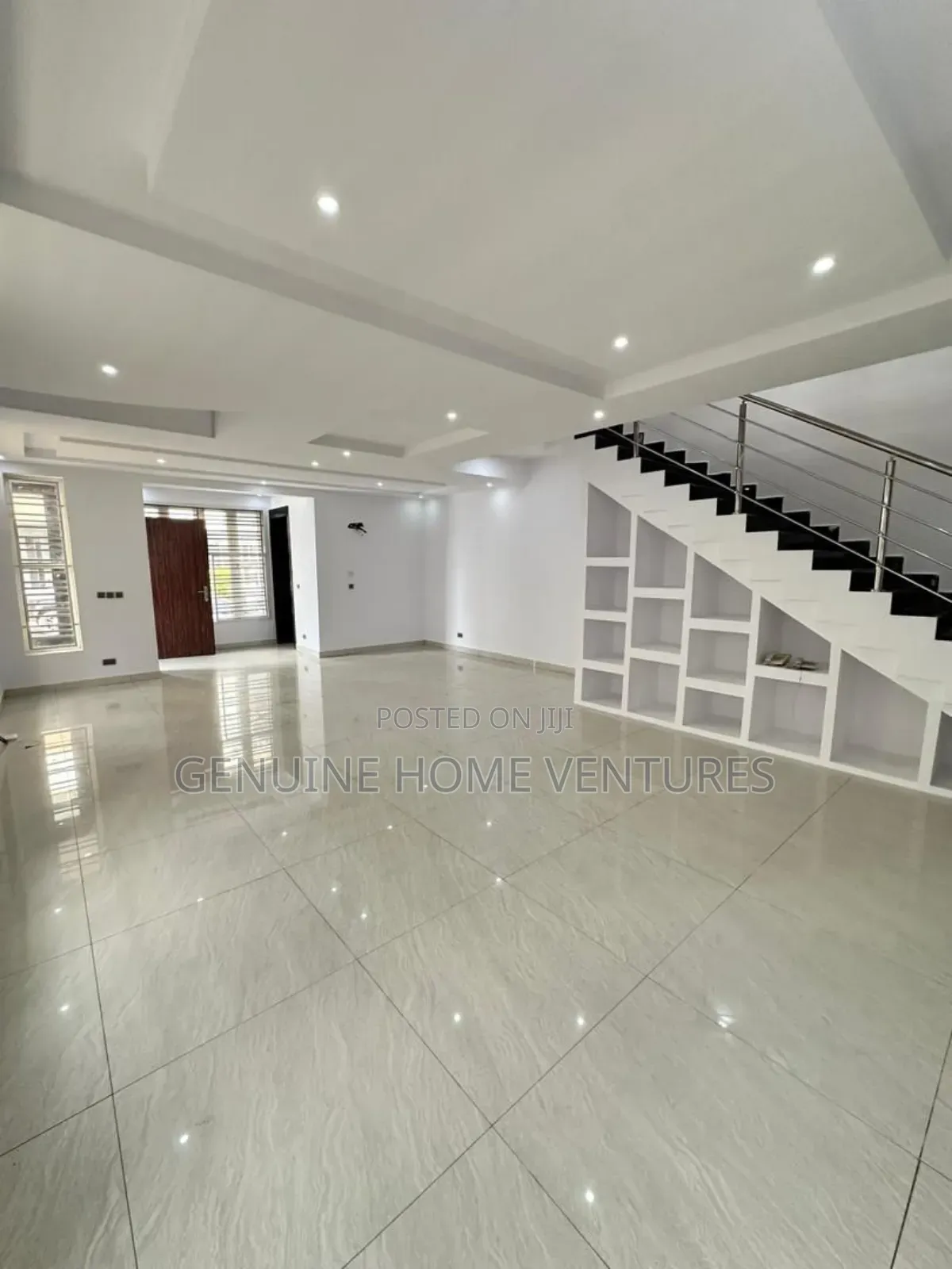 5bdrm Duplex in Osapa for sale in Osapa london