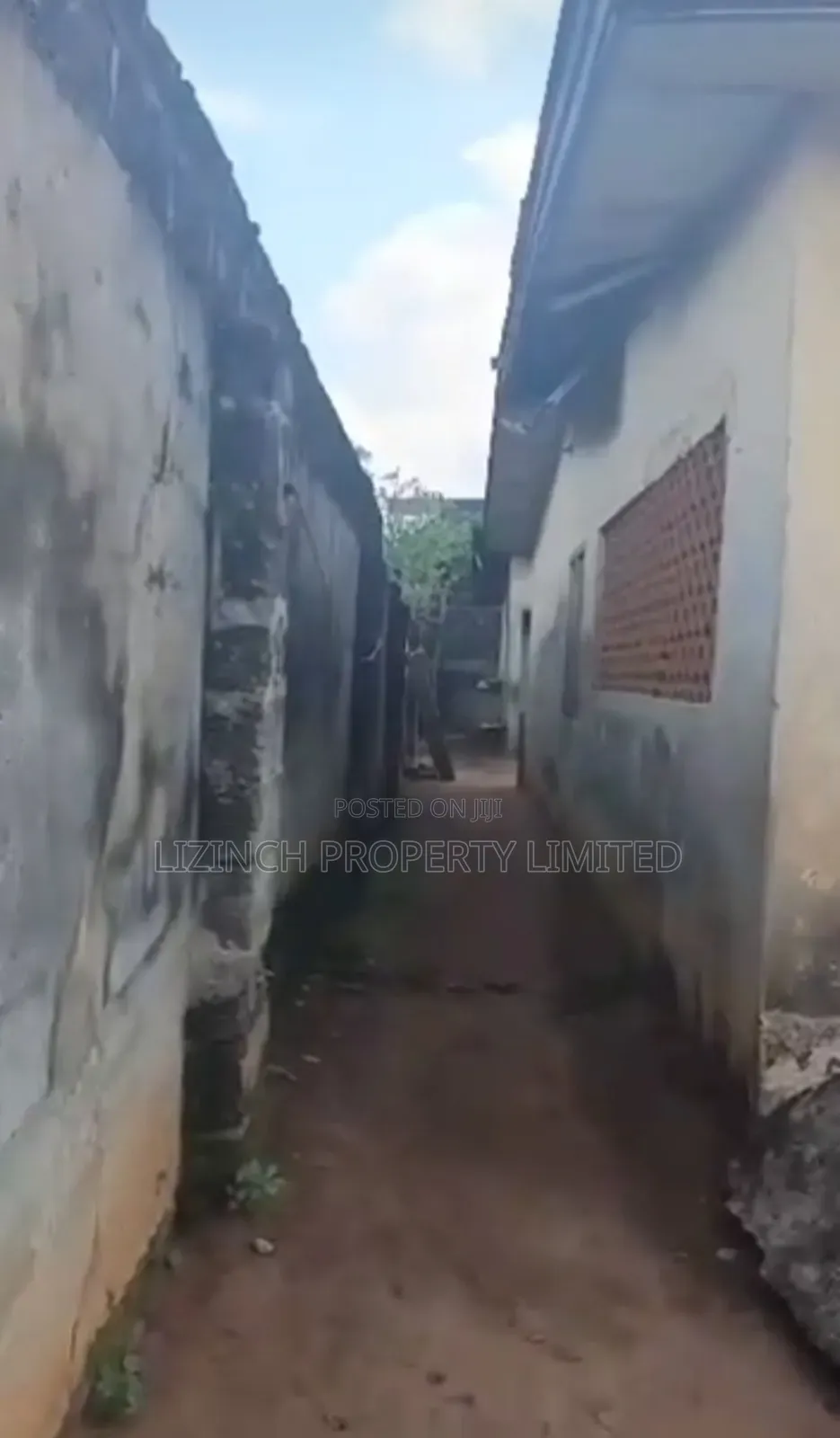 100ft by 120ft Land for Sale With Old Bungalow at Upper Adesuwa, Benin in Benin City