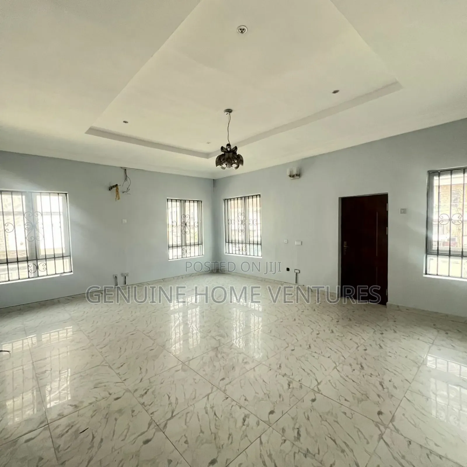 5bdrm Duplex in Chevron for sale in Chevron