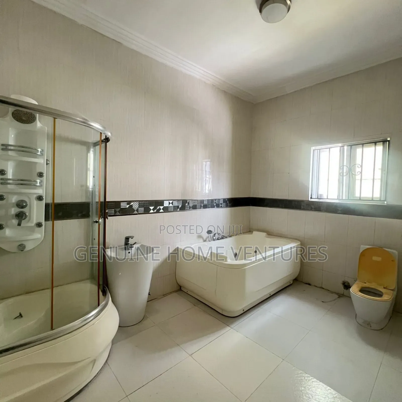 5bdrm Duplex in Chevron for sale in Chevron