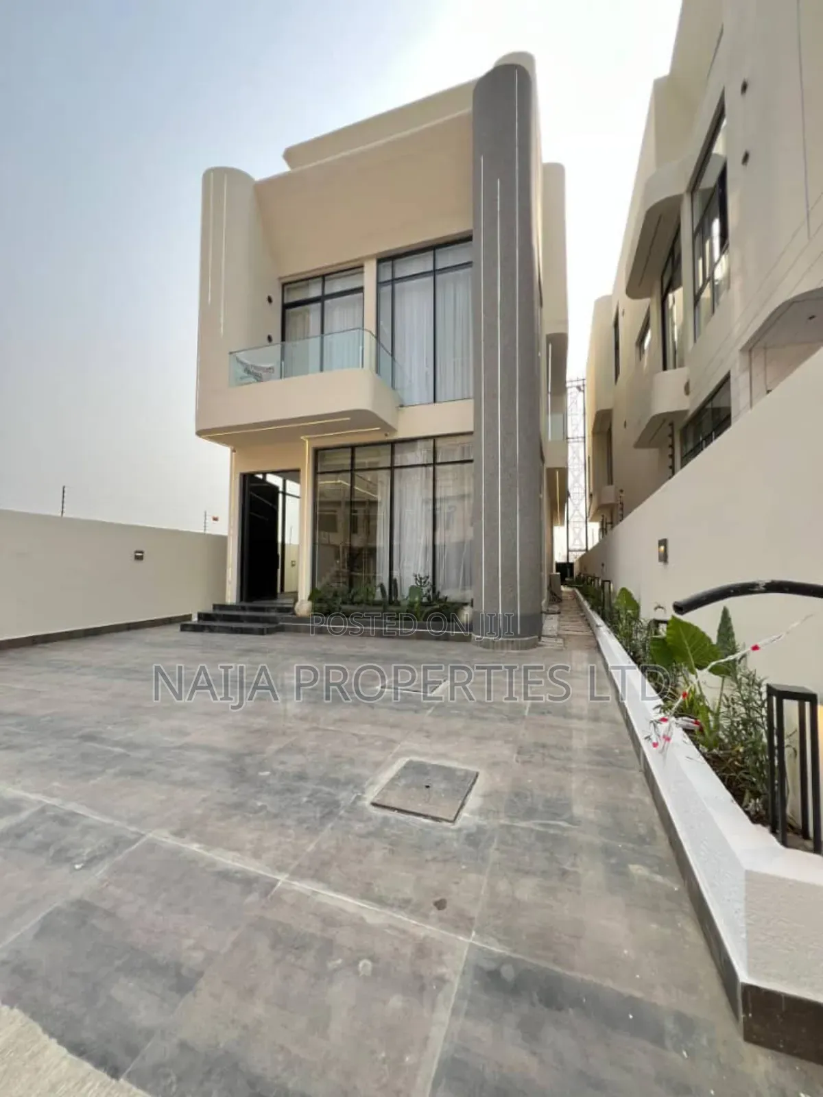 5bdrm Duplex in Lekki Phase 1 for sale in Lekki Phase 1