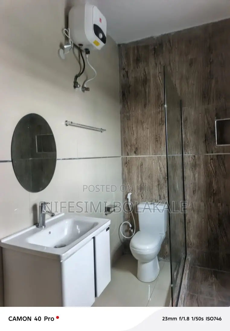 3bdrm Block of Flats in Okebadan Estate, for sale in Akobo