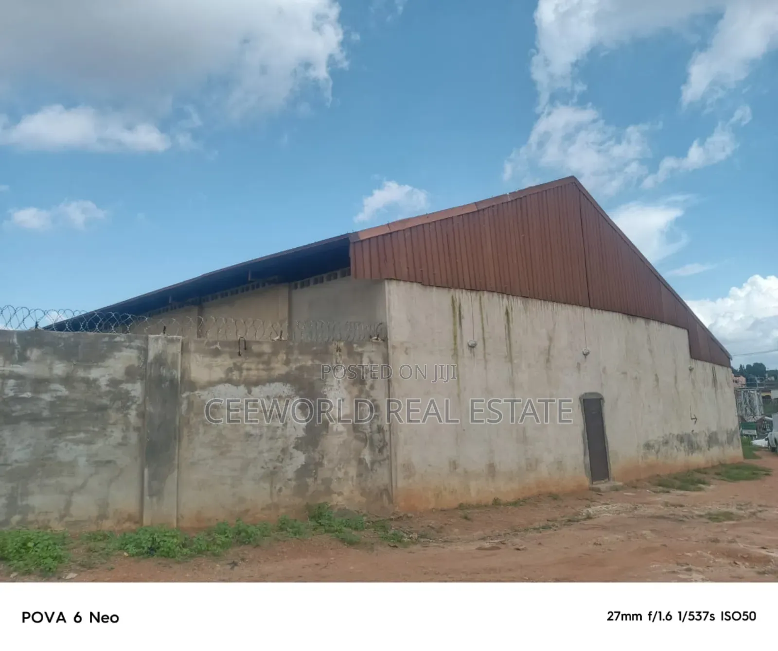 1000sqm Self Compound Warehouse at Aleshiloye, Dugbe Road, Ibadn in Dugbe (Onireke)