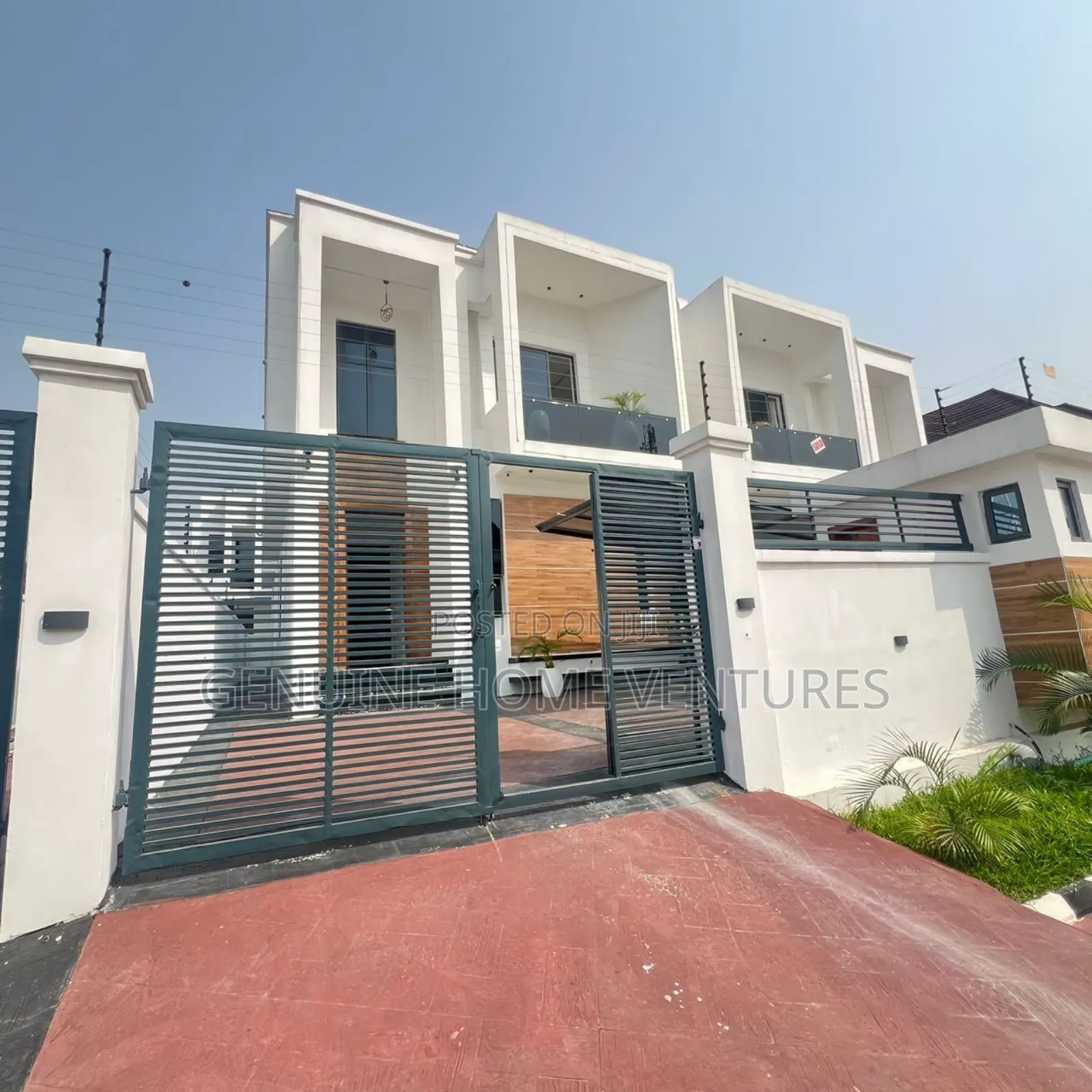 5bdrm Duplex in Chevron for sale in Chevron