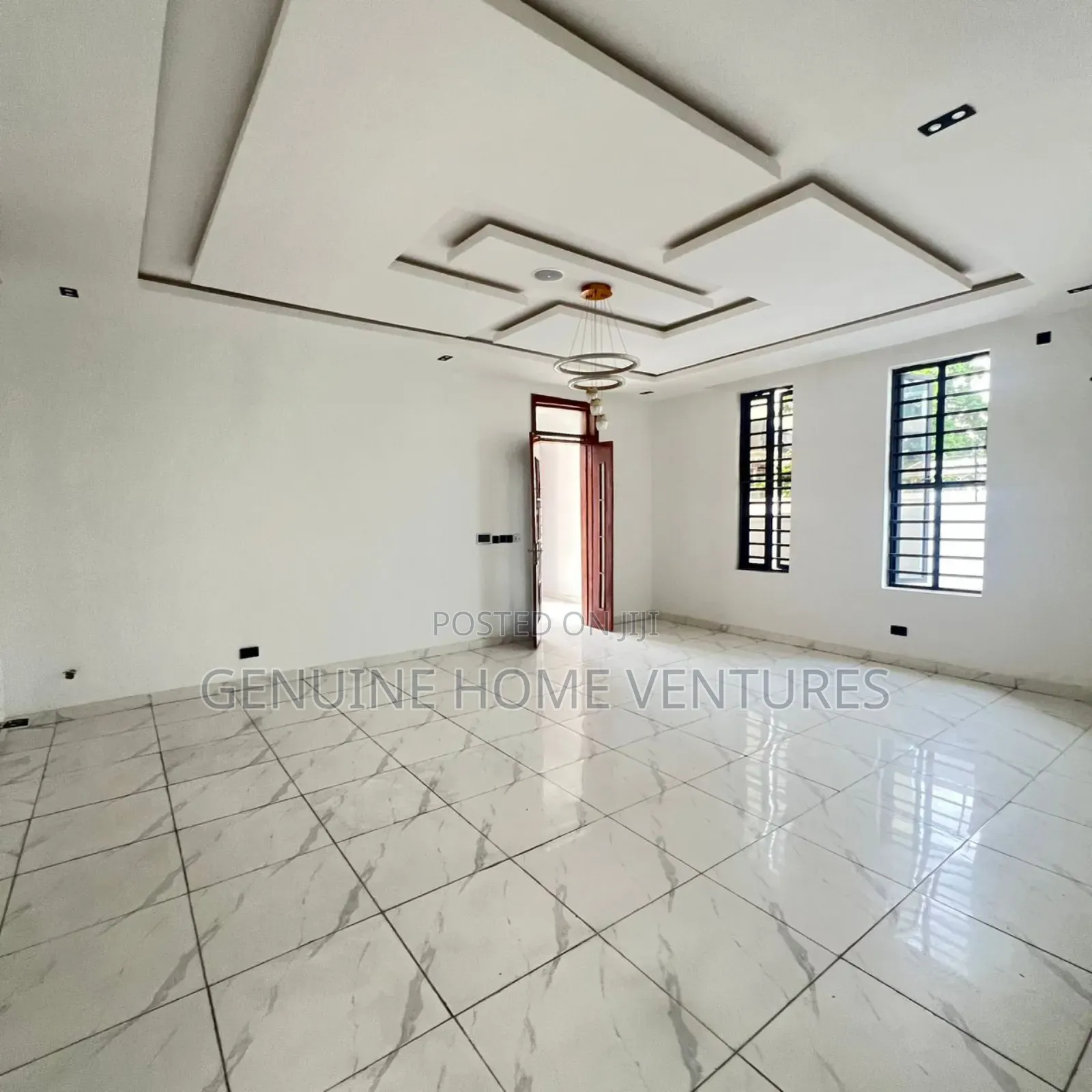 5bdrm Duplex in Chevron for sale in Chevron