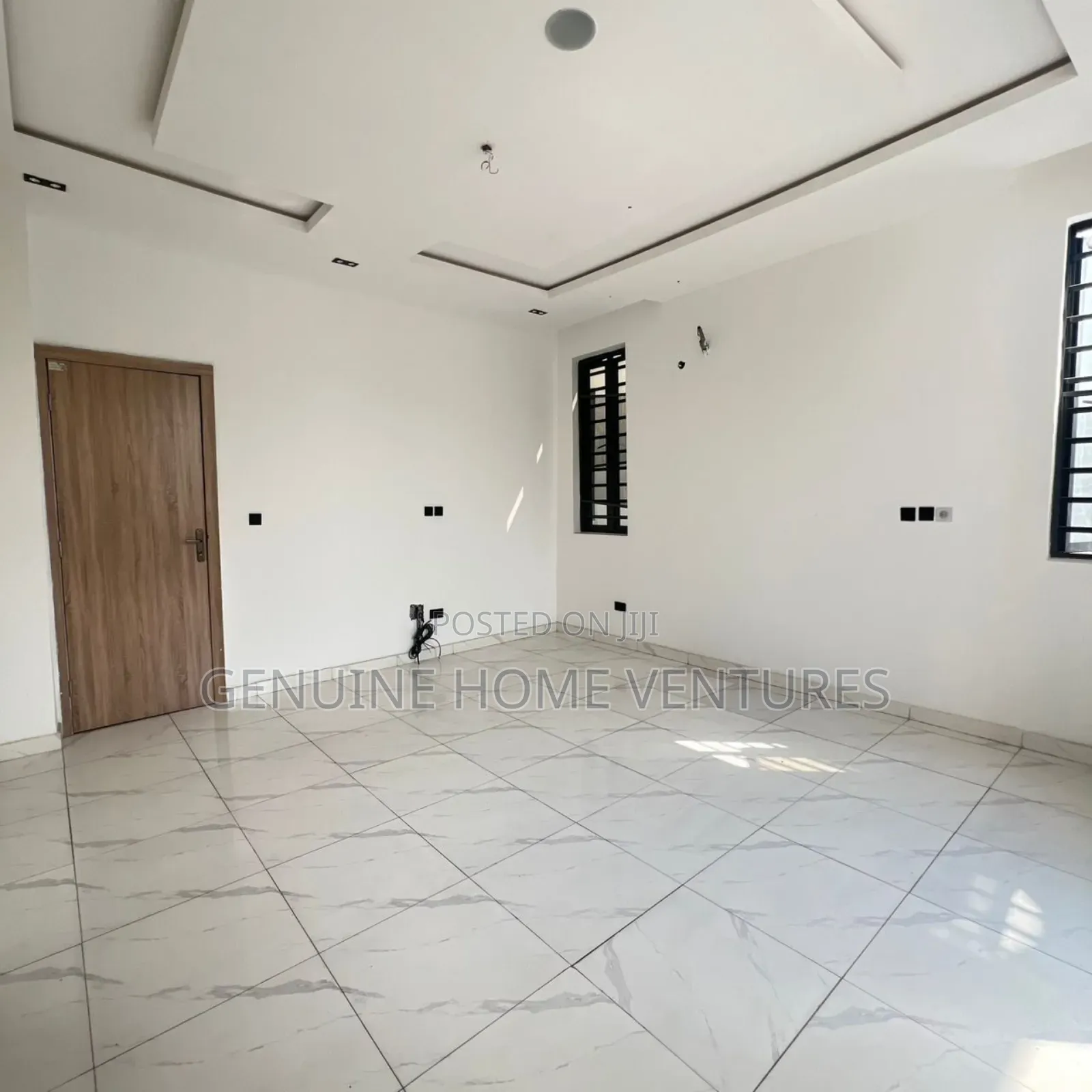 5bdrm Duplex in Chevron for sale in Chevron