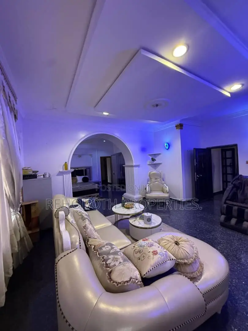 9bdrm Duplex in Jericho for sale in Jericho