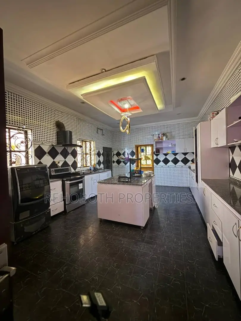 9bdrm Duplex in Jericho for sale in Jericho