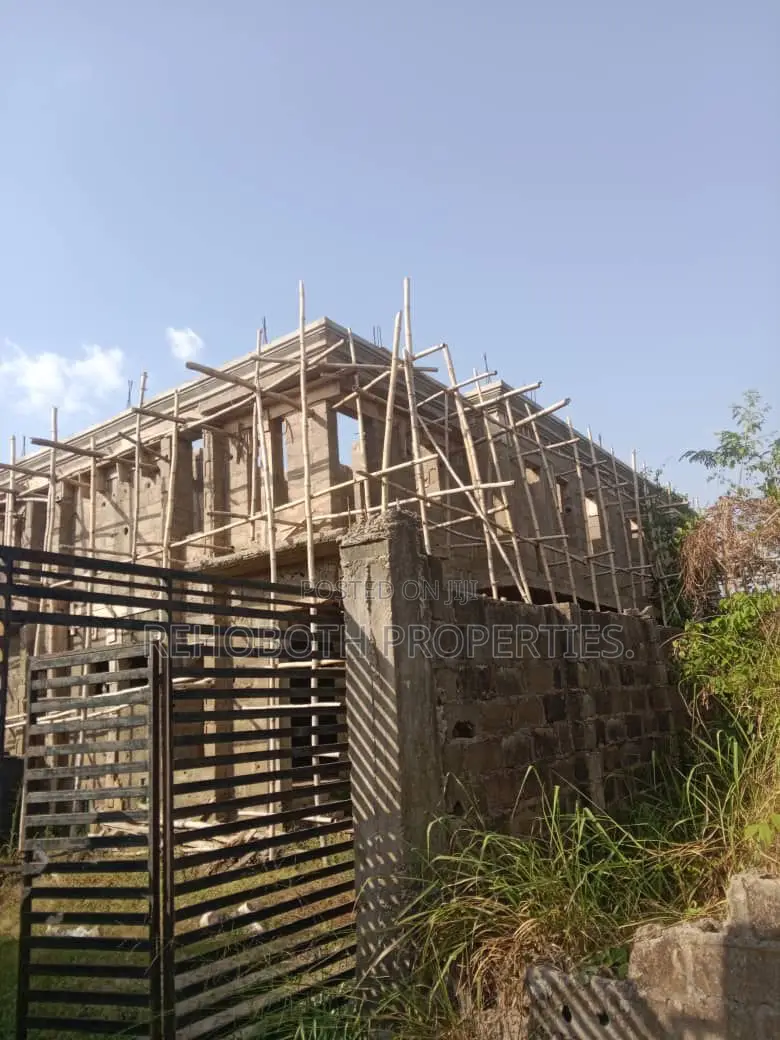 8bdrm Apartment in Akoto, Akala Express for sale in Akala Express