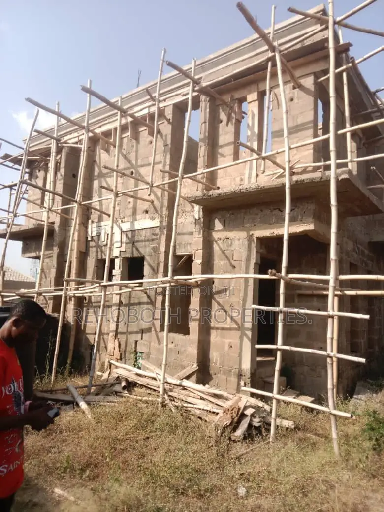 8bdrm Apartment in Akoto, Akala Express for sale in Akala Express