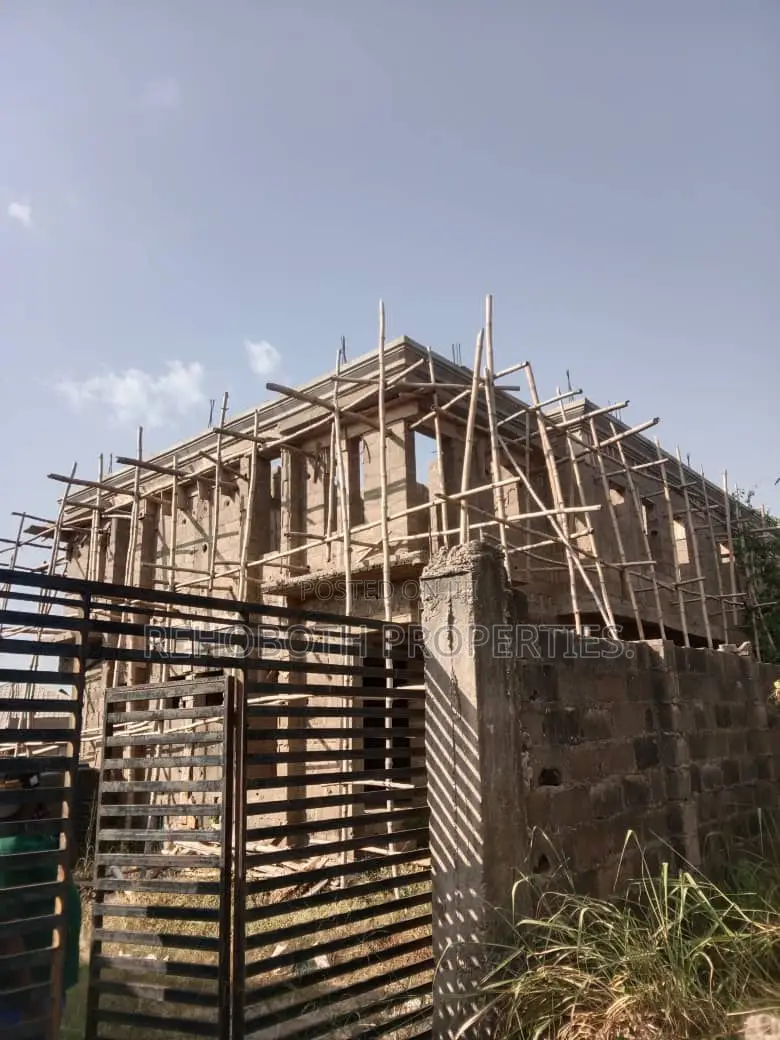 8bdrm Apartment in Akoto, Akala Express for sale in Akala Express