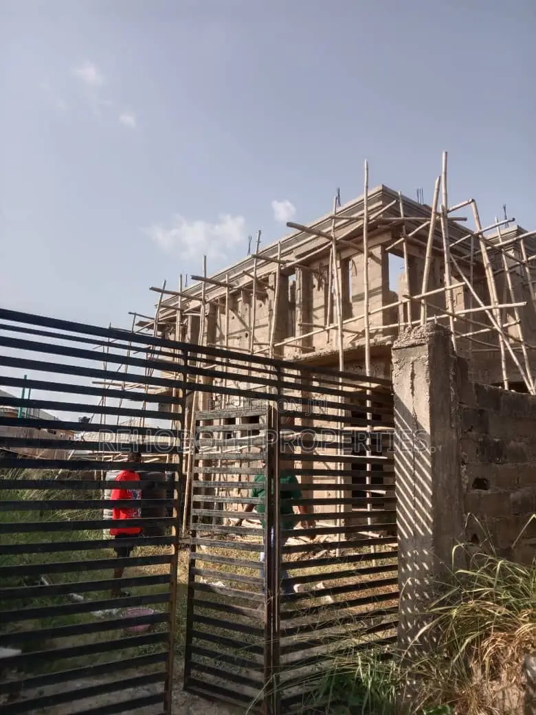 8bdrm Apartment in Akoto, Akala Express for sale in Akala Express