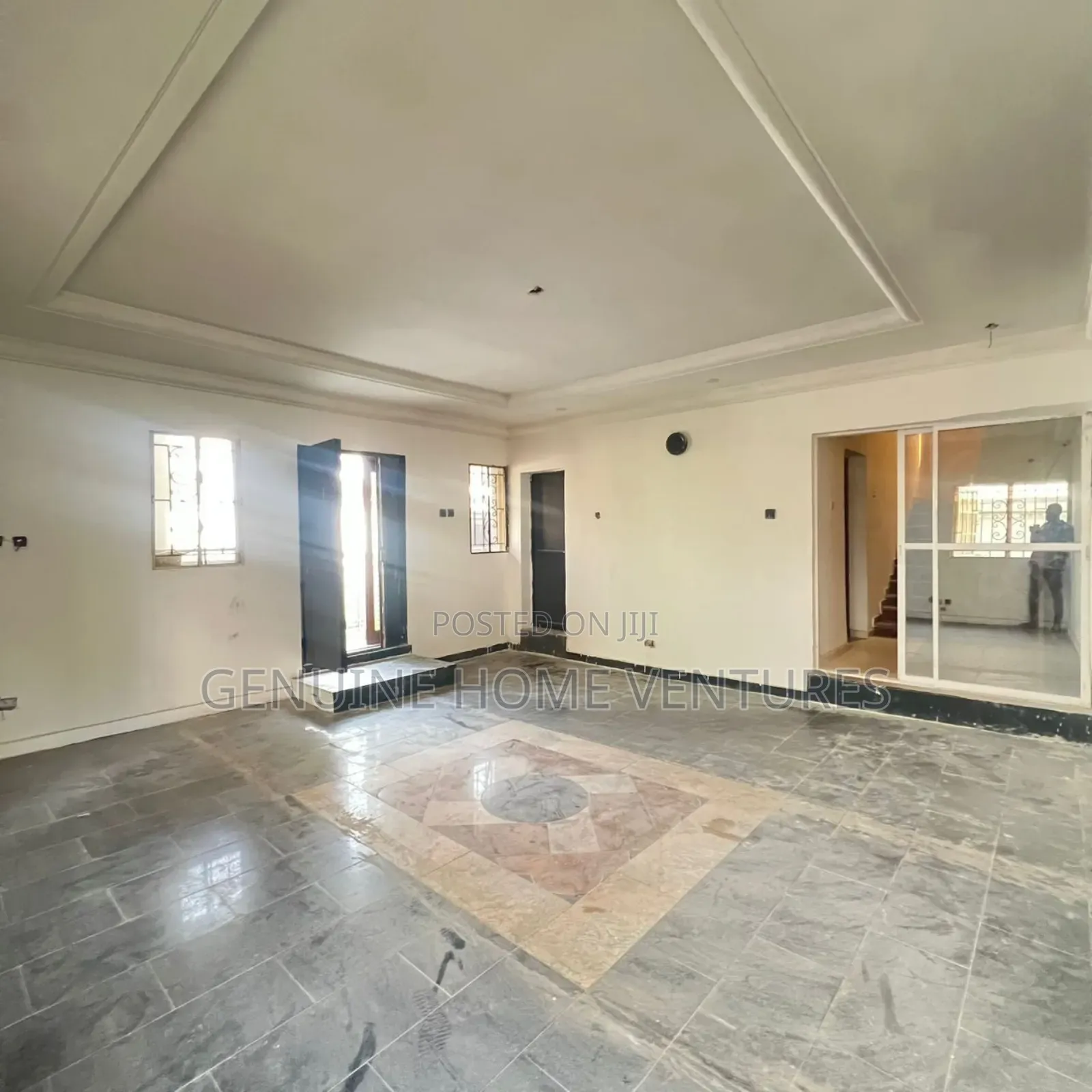 5bdrm Duplex in Chevron for sale in Chevron