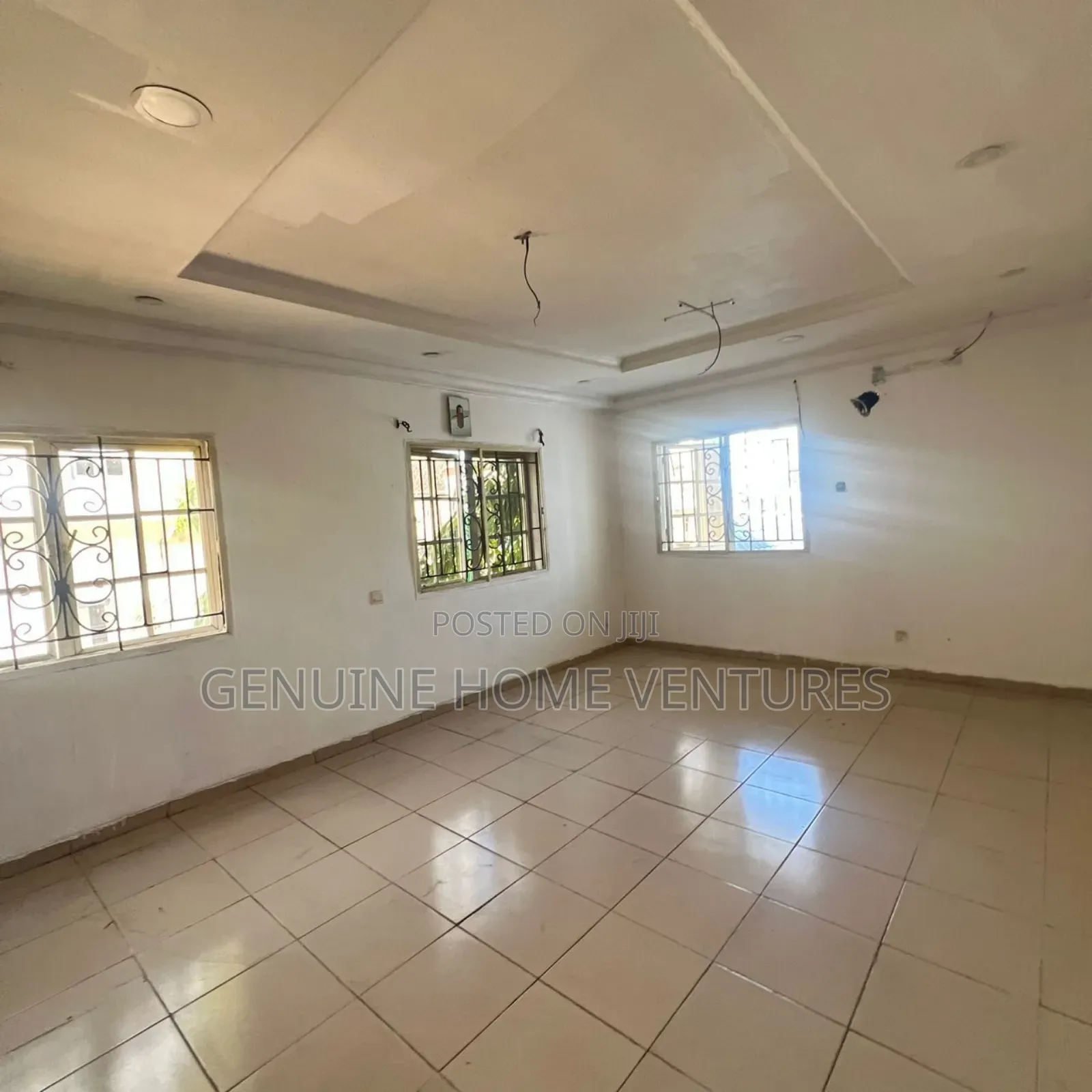 5bdrm Duplex in Chevron for sale in Chevron