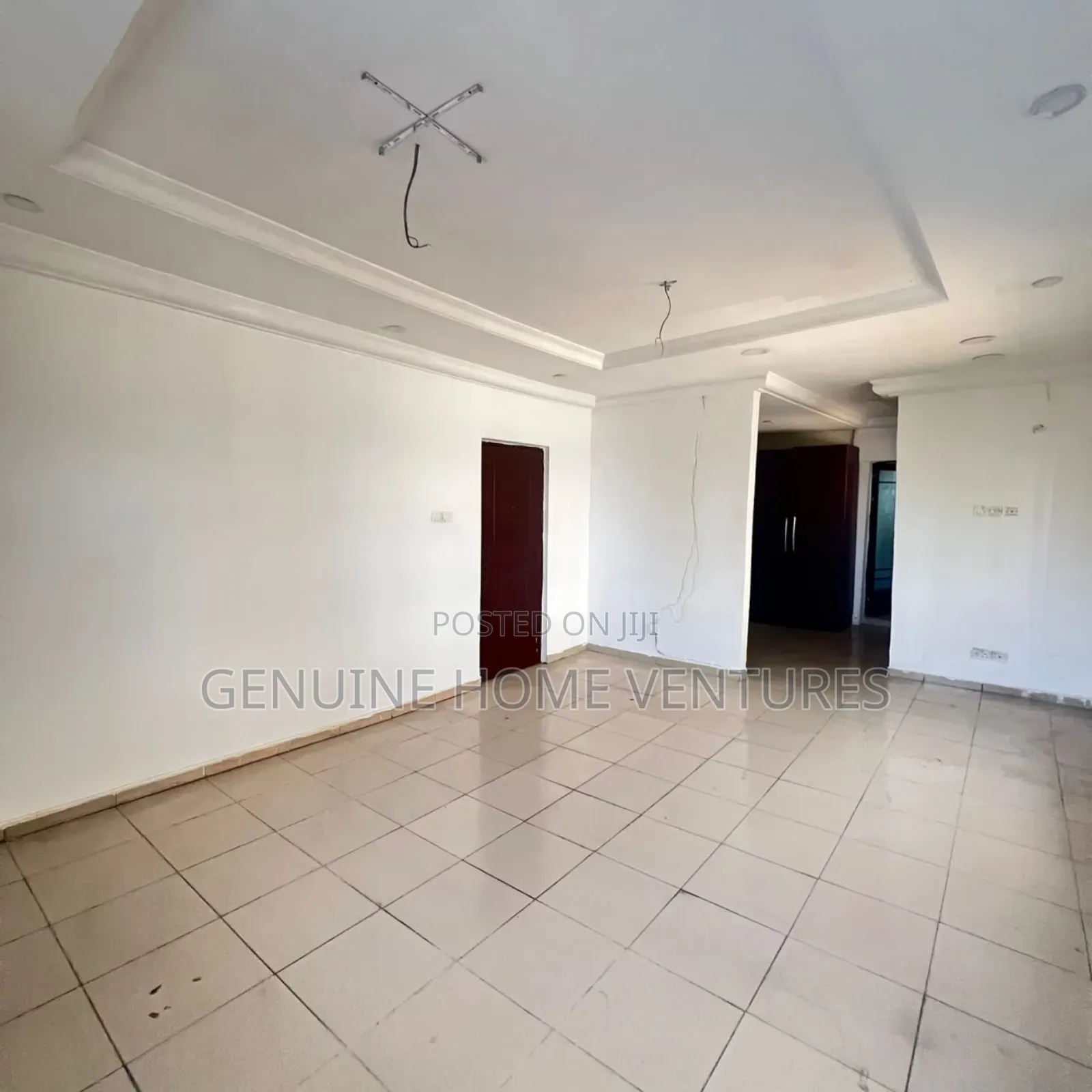 5bdrm Duplex in Chevron for sale in Chevron