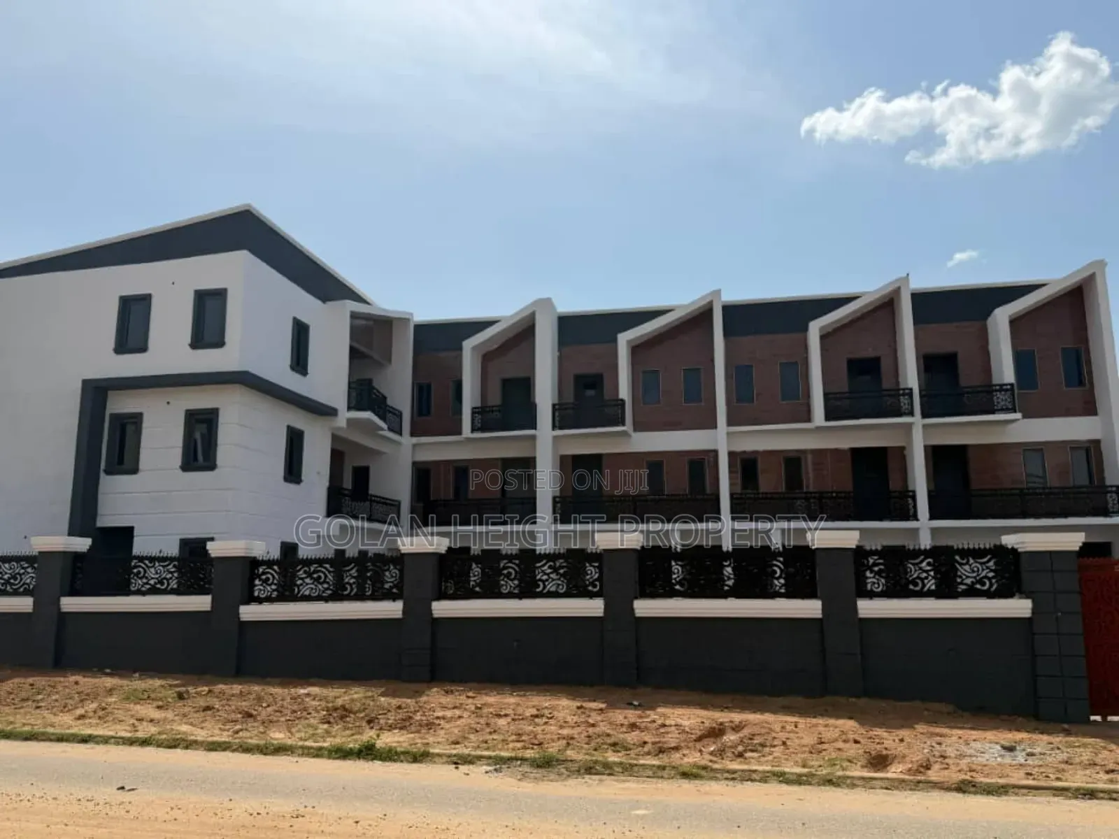 5bdrm Townhouse/Terrace in Guzape for sale in Guzape District