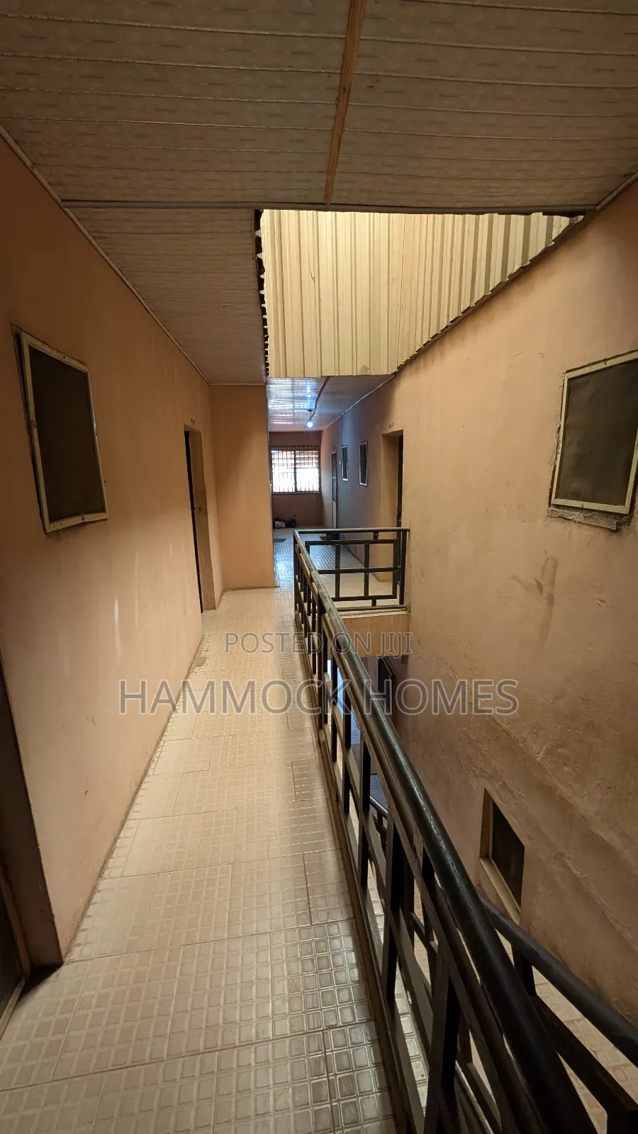 ₦12m Potential 20-Rooms Self Contain Hostel Trekable to Unibadan. in Ibadan Polytechnic/University