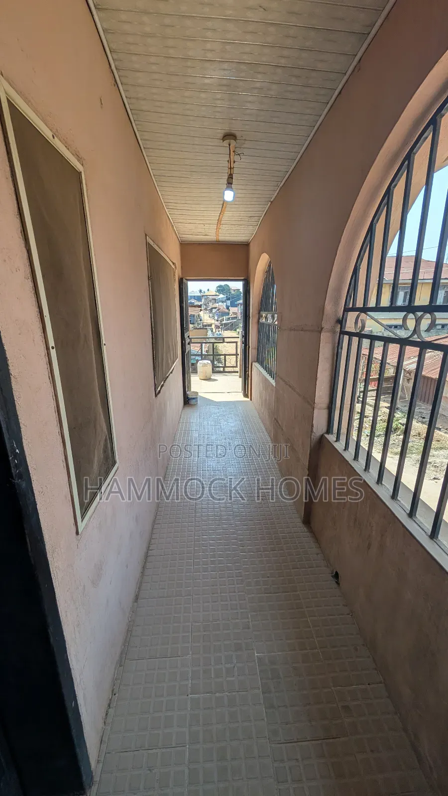₦12m Potential 20-Rooms Self Contain Hostel Trekable to Unibadan. in Ibadan Polytechnic/University