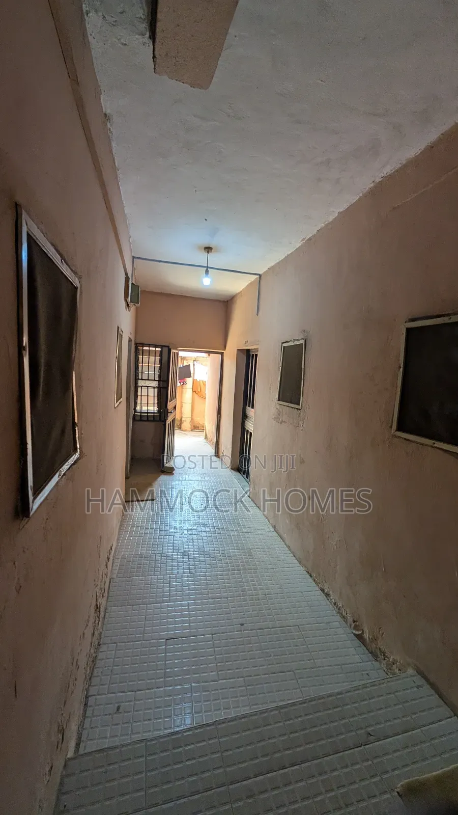 ₦12m Potential 20-Rooms Self Contain Hostel Trekable to Unibadan. in Ibadan Polytechnic/University