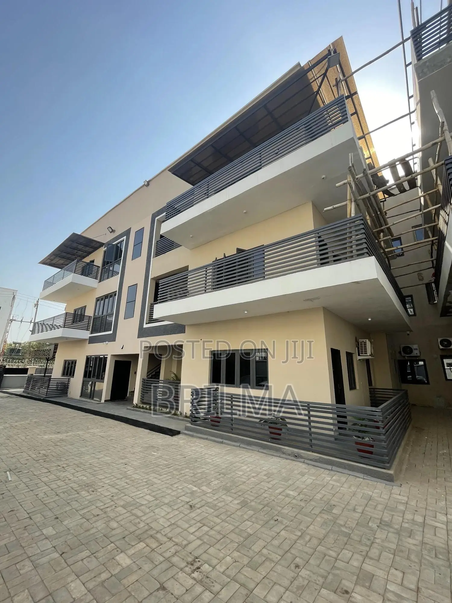 3bdrm Apartment in Kaura for sale in Kaura