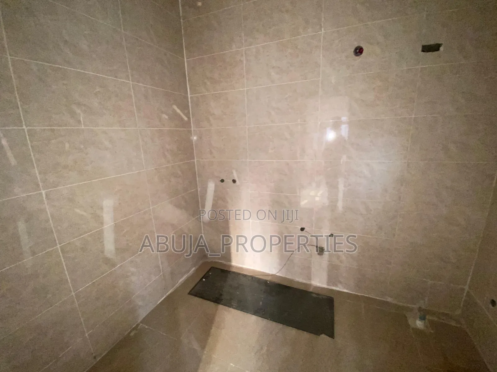 3bdrm Apartment in In A Secured Estate, Idu for sale in Idu