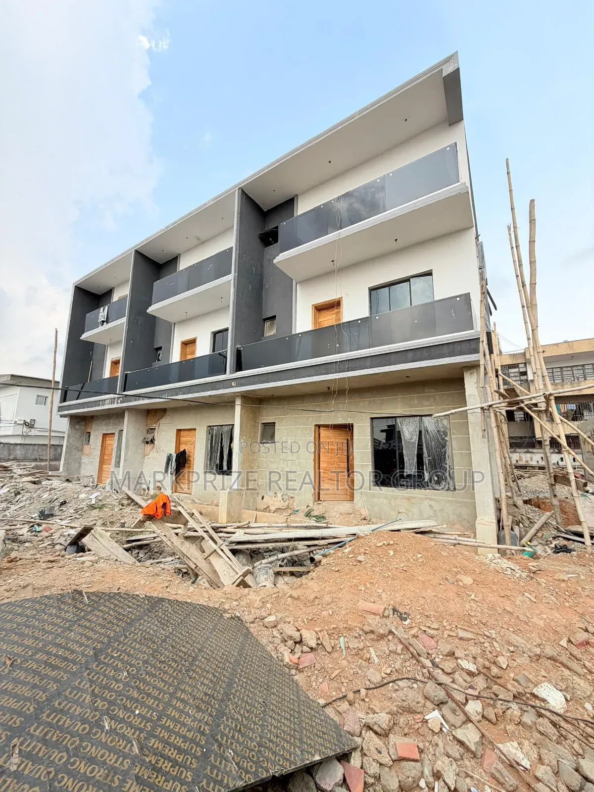 4bdrm Duplex in Adeniyi Jones for sale in Adeniyi Jones