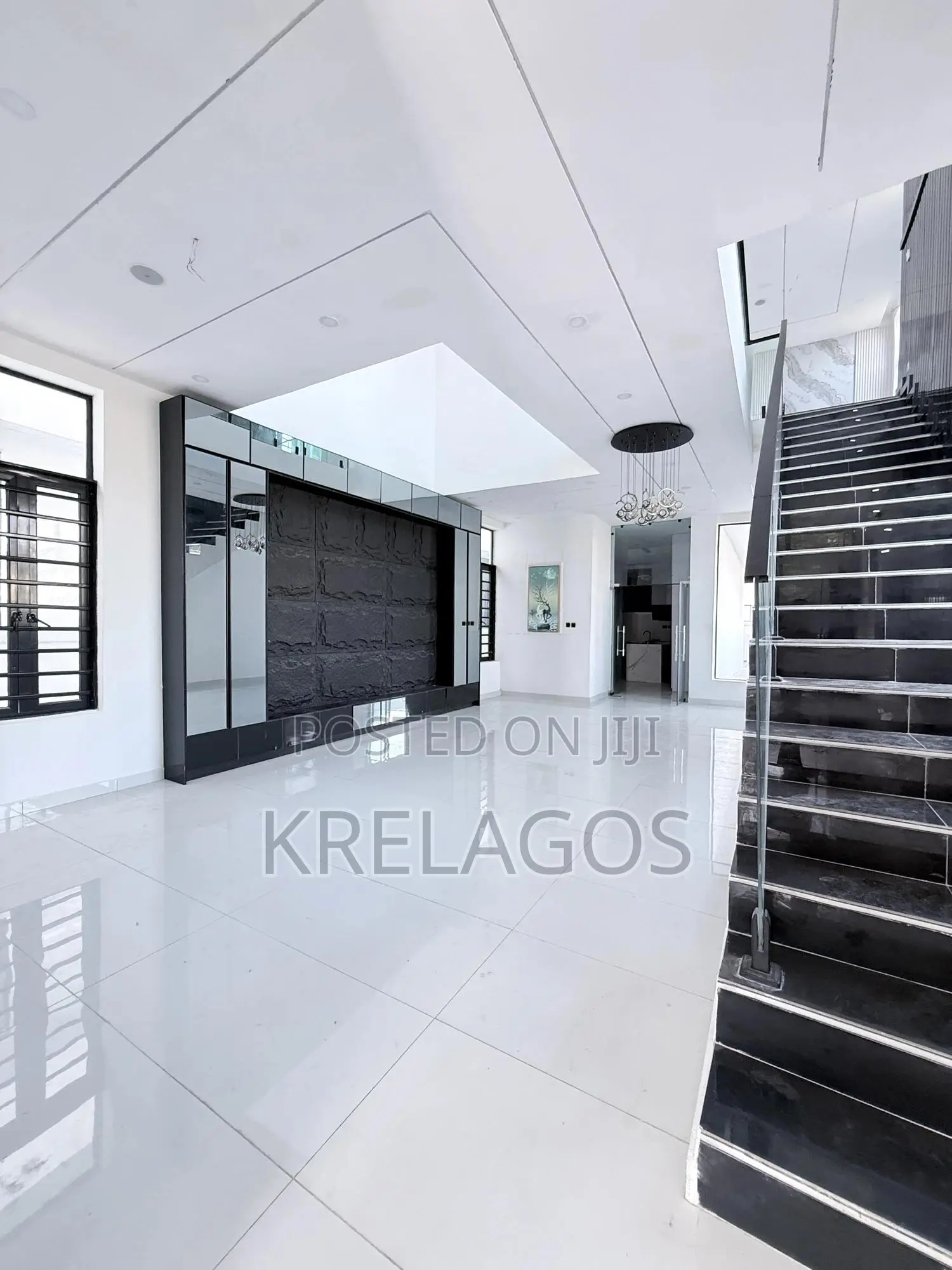 5bdrm Duplex in Chevron for sale in Chevron